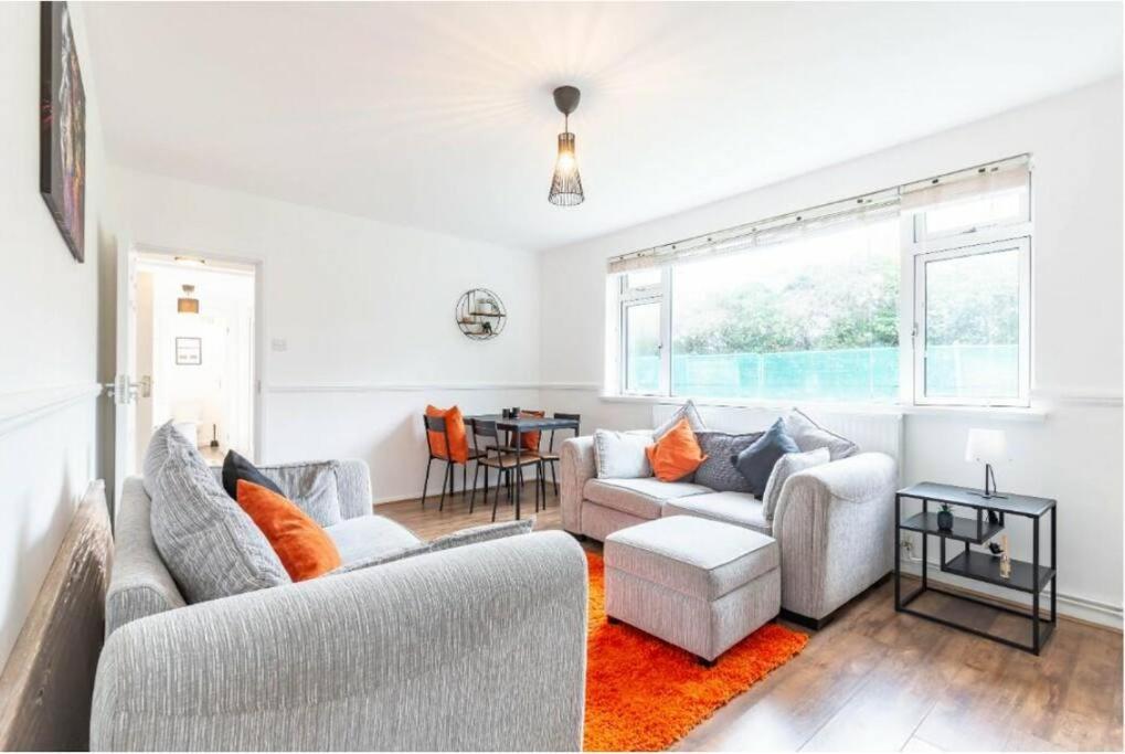 Unique 4 Bed Detached House In East Holiday home